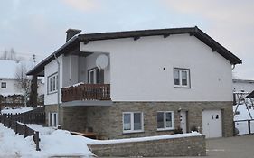 Quiet apartment on the lake in Halenfeld