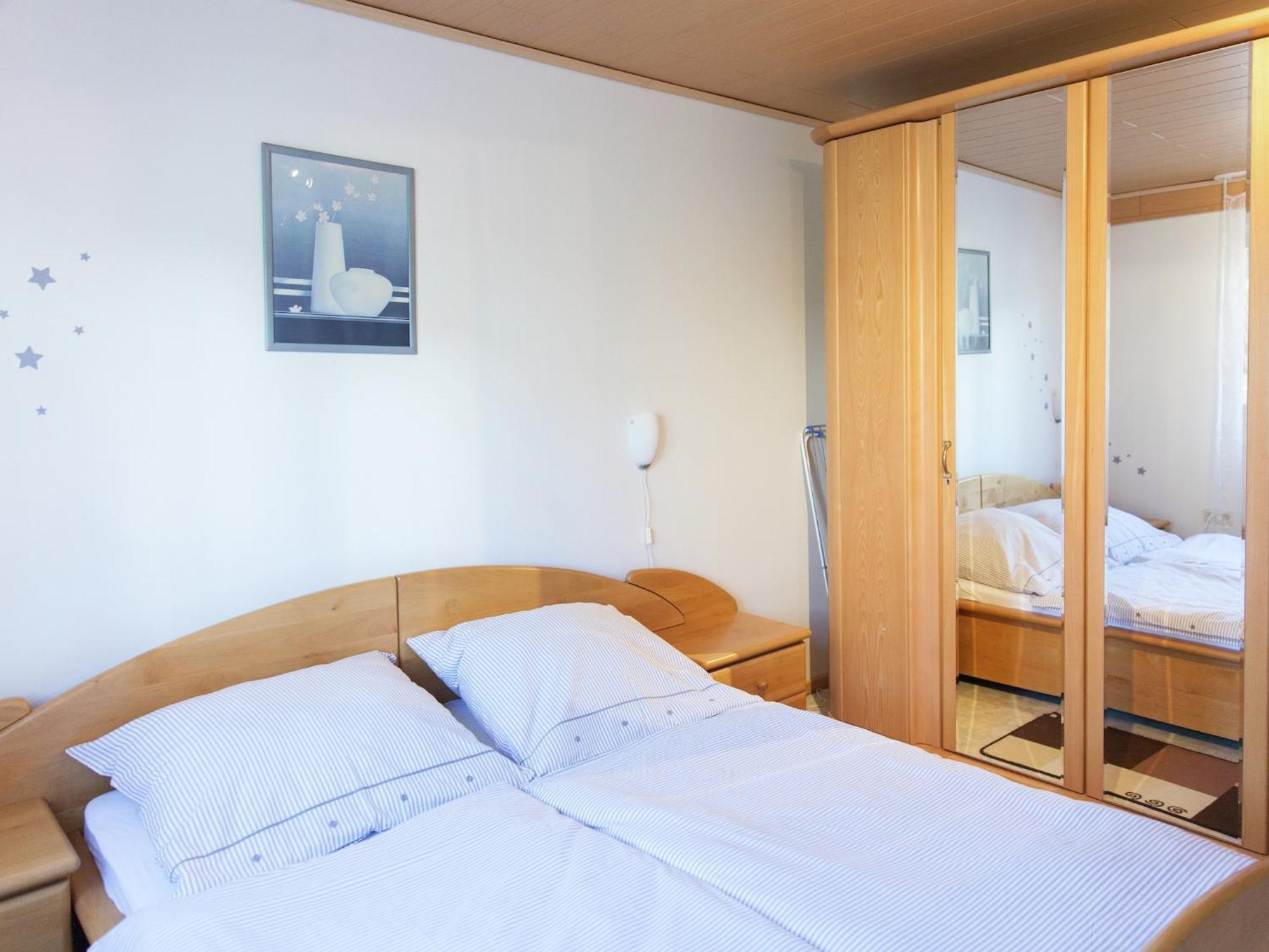 Quiet apartment on the lake in Halenfeld Sellerich Buitenkant foto